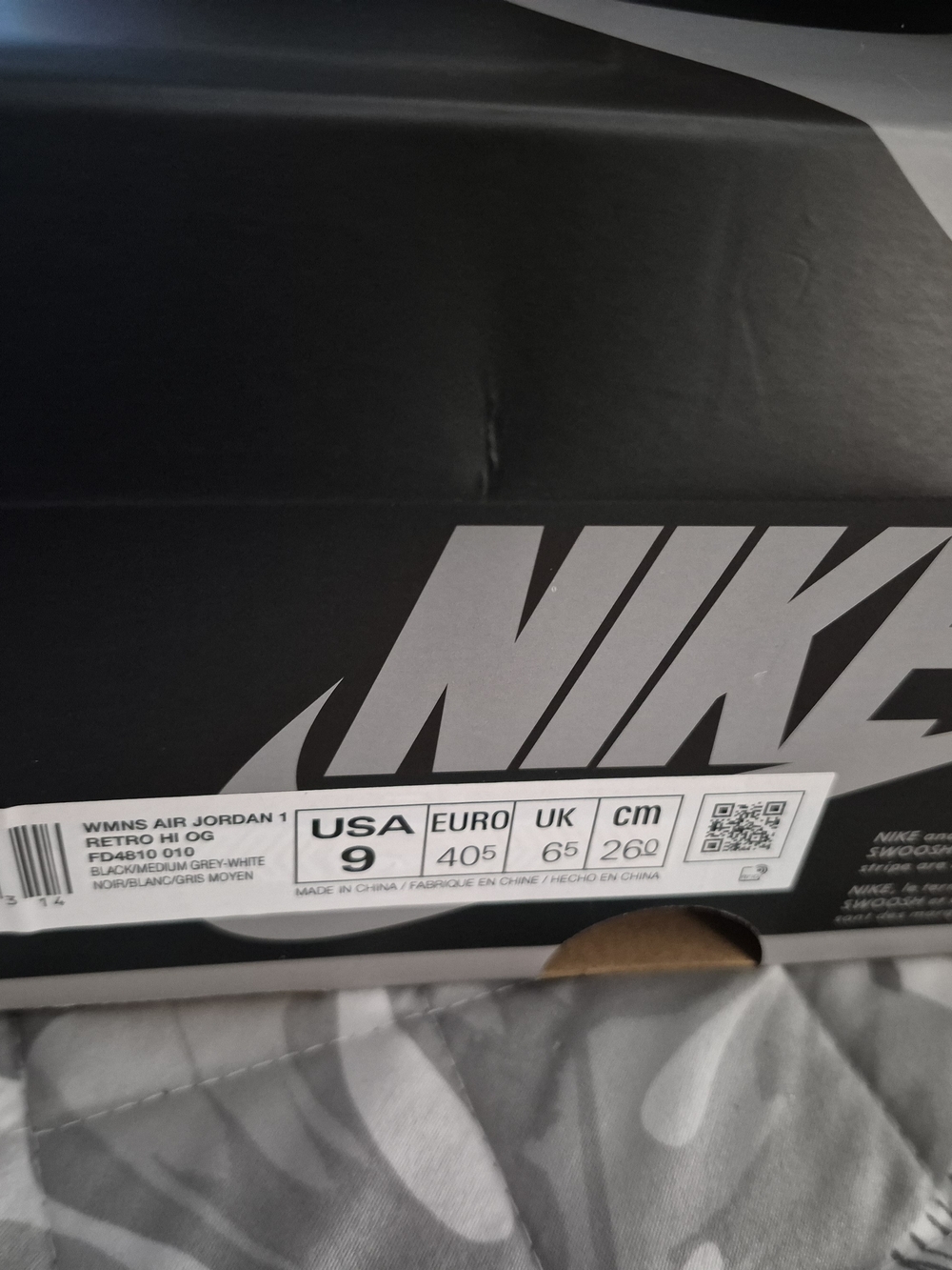Nike WMNS Air Jordan 1 Retro Hi OG - Black/Medium Grey/White
